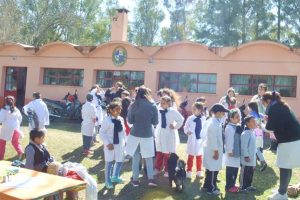 Diario Crónicas: Escuela Nº 110 de Pamer Trabaja Junto a la Comunidad en un Proyecto de Identidad